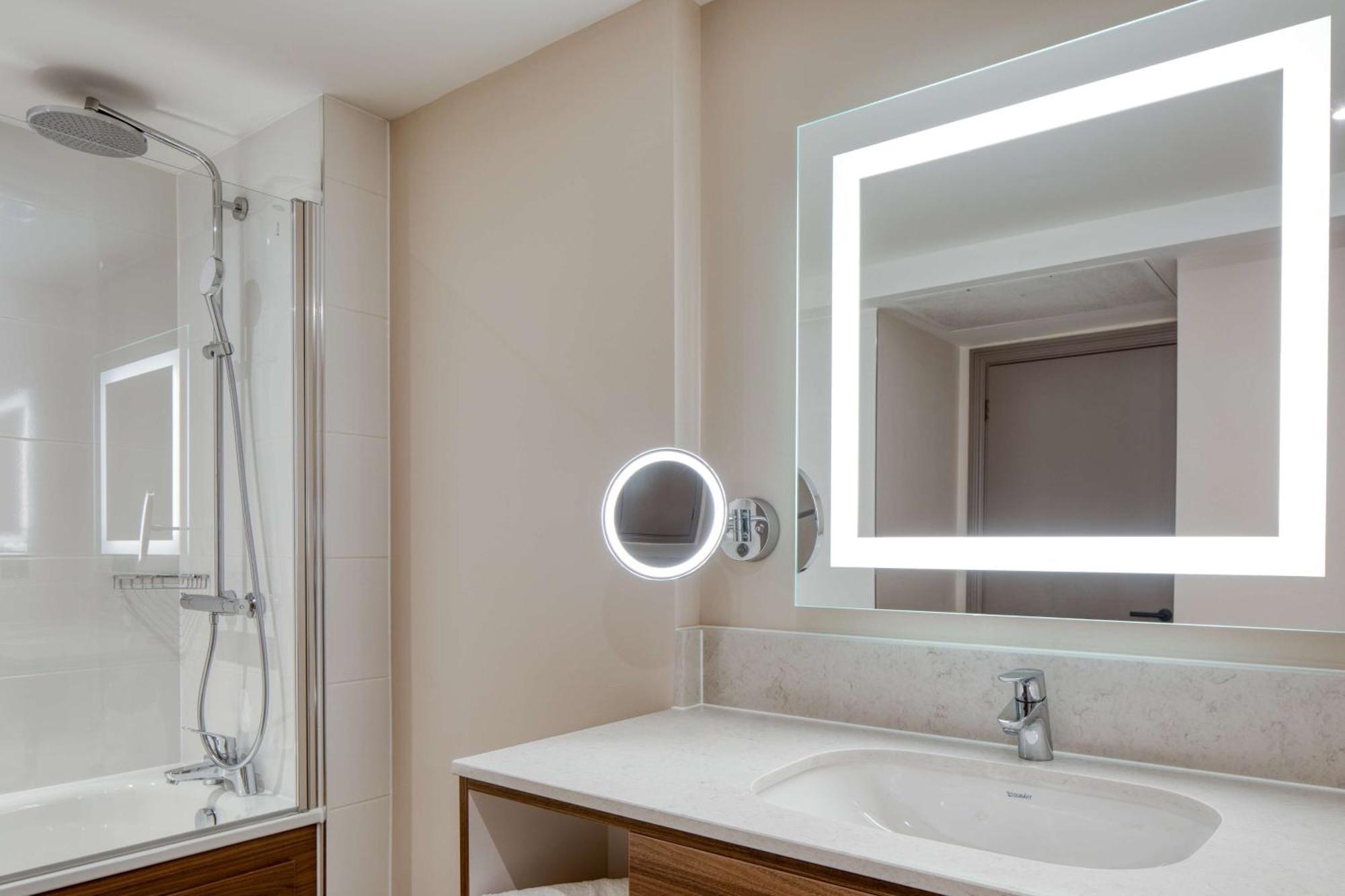 Doubletree By Hilton Dartford Bridge Otel Dış mekan fotoğraf
