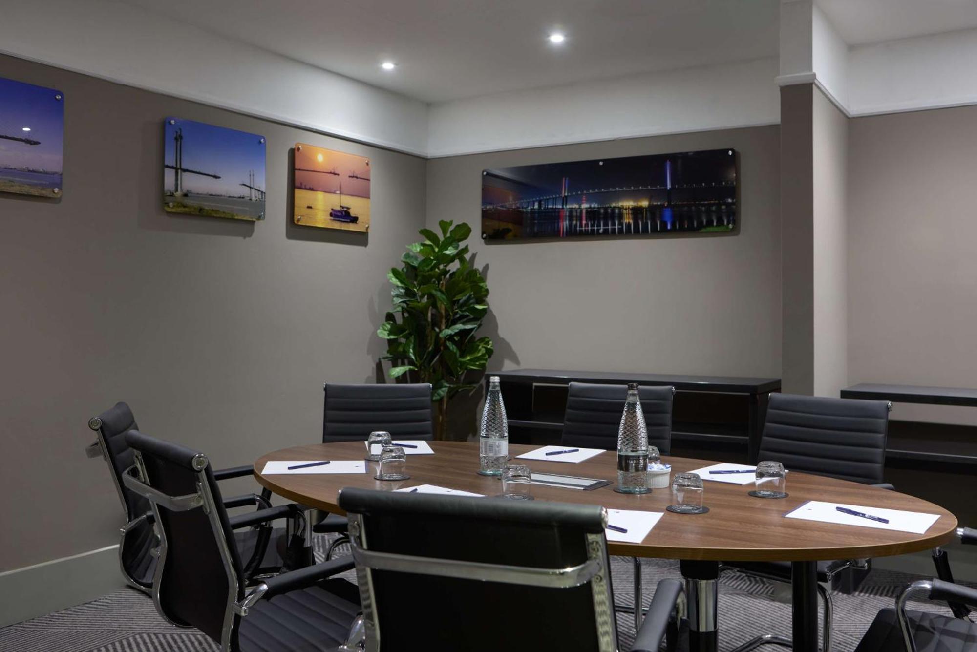 Doubletree By Hilton Dartford Bridge Otel Dış mekan fotoğraf